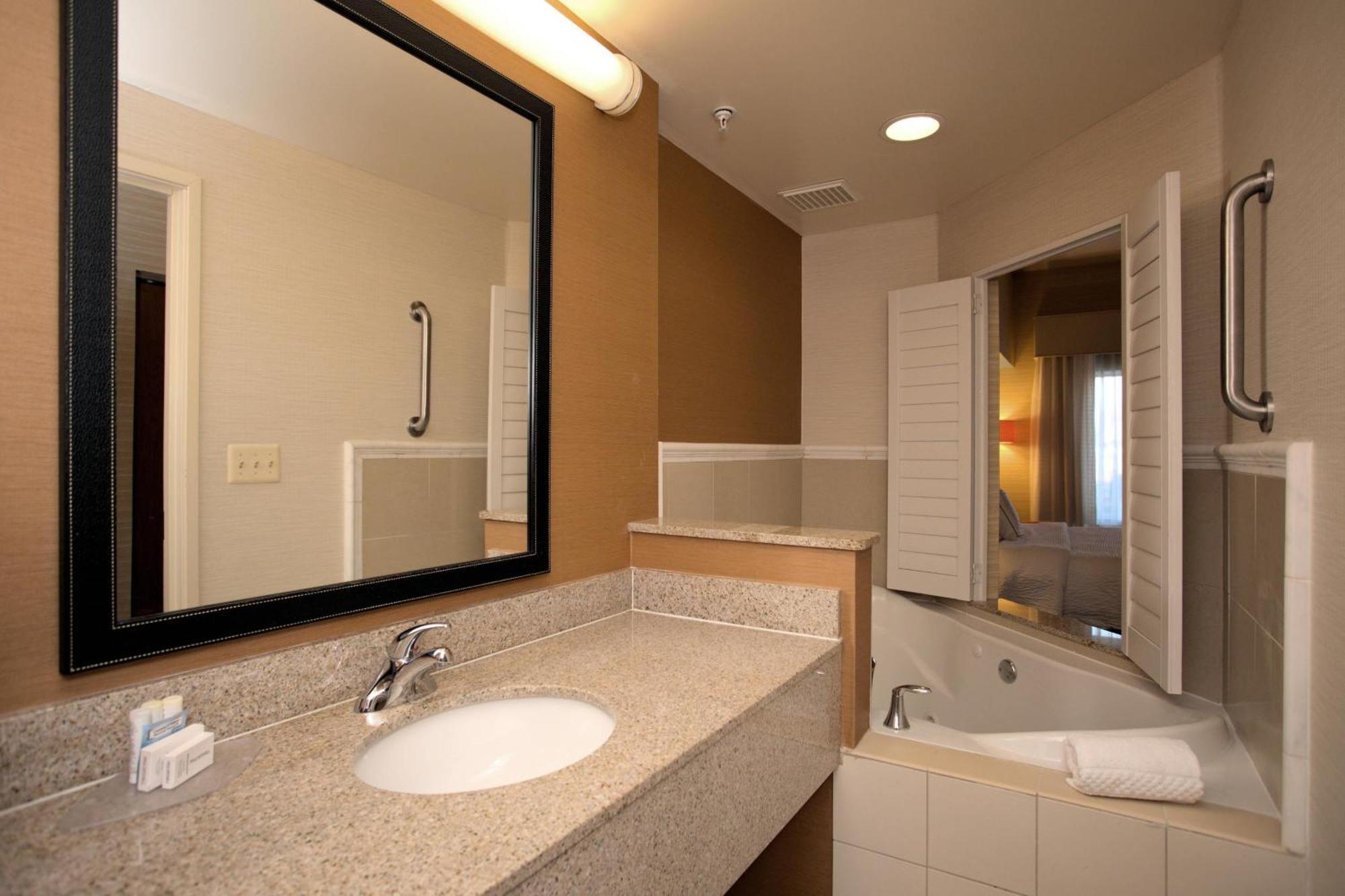 Fairfield Inn & Suites By Marriott Edison - South Plainfield מראה חיצוני תמונה