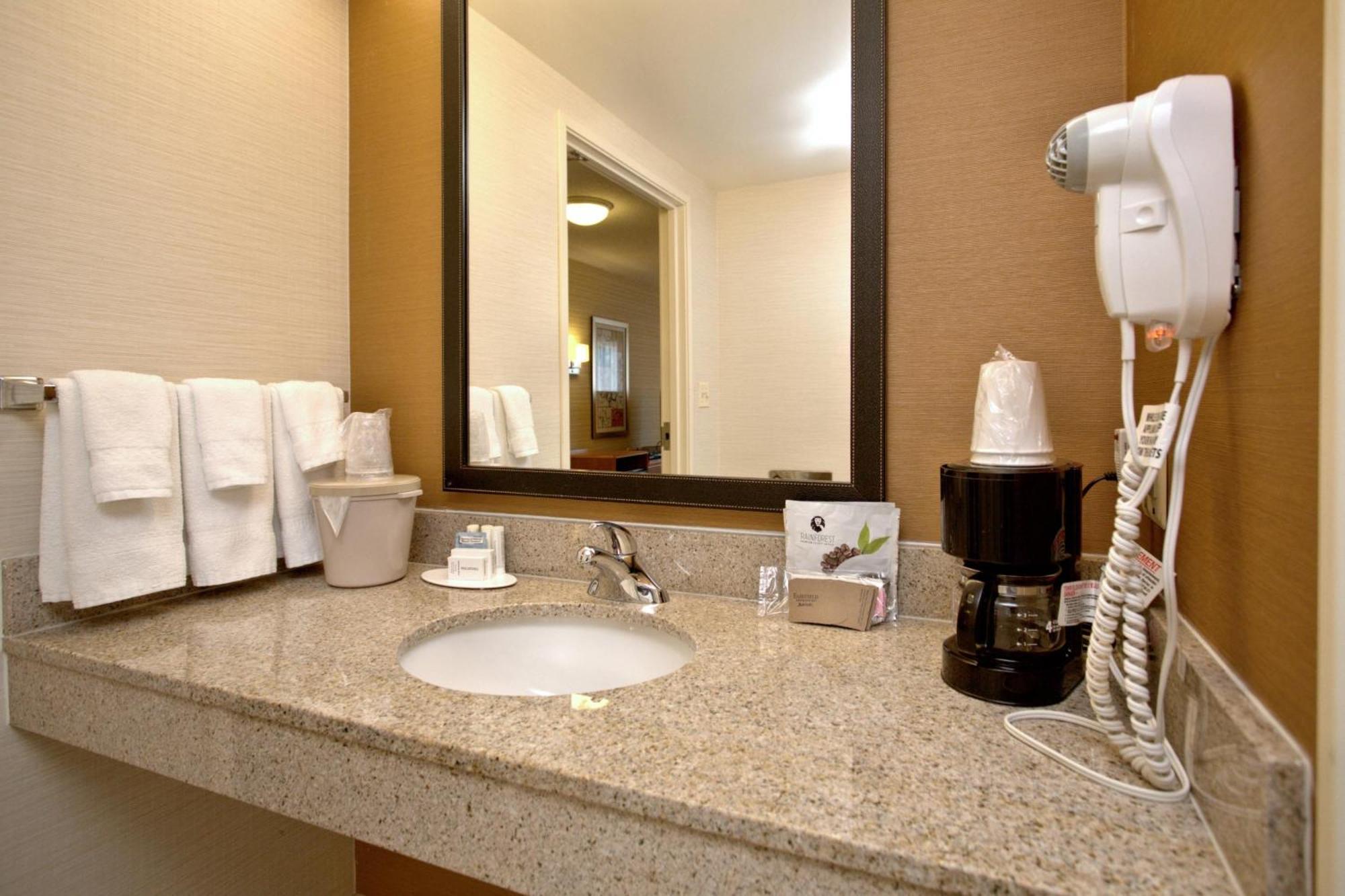 Fairfield Inn & Suites By Marriott Edison - South Plainfield מראה חיצוני תמונה